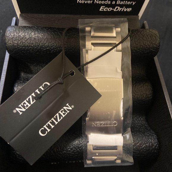 Citizen Eco-Drive  Stainless Steel Green Dial Men's Watch - Picture 3 of 9